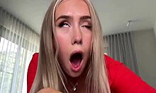Corrida facial para una adolescente rubia amateur en video casero