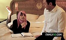 Pertemuan tak senonoh anak tiri dengan putri tirinya yang mengenakan jilbab
