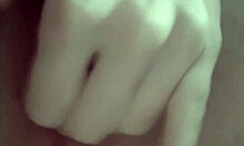 Janeli Lembers intime fingring av sin fuktige estiske fitte i en hjemmelaget video