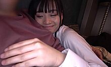 Una giovane asiatica pelosa riceve un creampie da un grosso pene in una intensa sessione di orgasmi