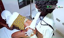 डॉक्टर द्वारा फंसे हुए भारतीय मुस्लिम नर्स की बड़ी गांड पकड़ी गई